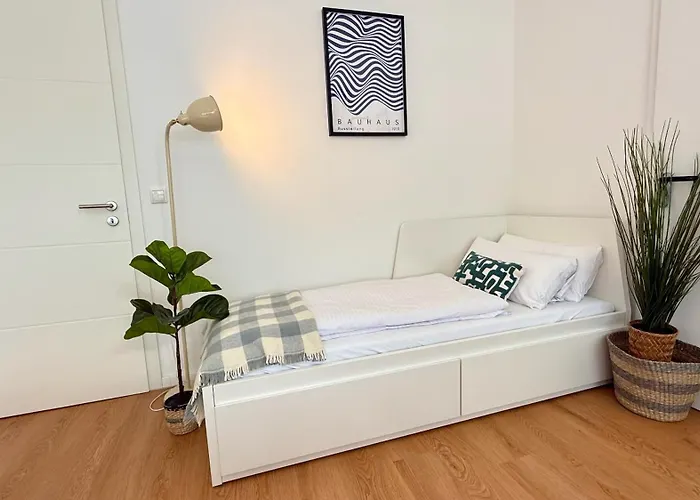 Beckhomes - Stylish *