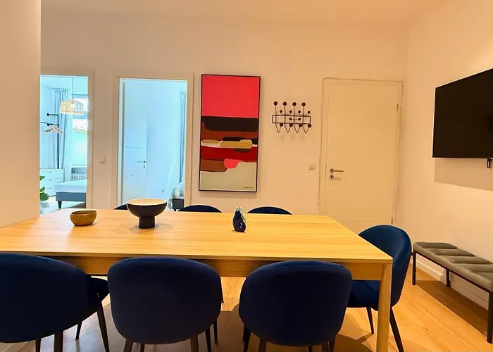 Beckhomes - Stylish *
