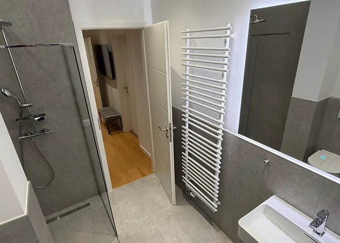 Beckhomes - Stylish *