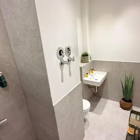 Beckhomes - Stylish *