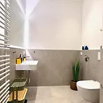 Beckhomes - Stylish *