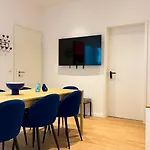 Beckhomes - Stylish *